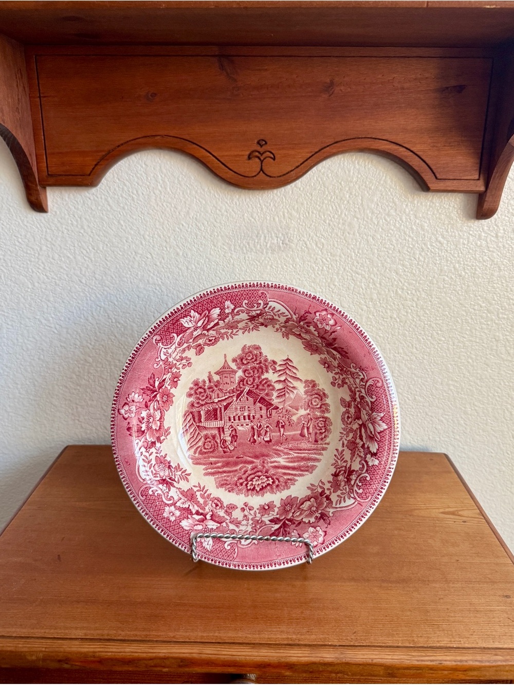 Vintage wide-rimmed soup/pasta bowl in “Avon Cottage” pattern